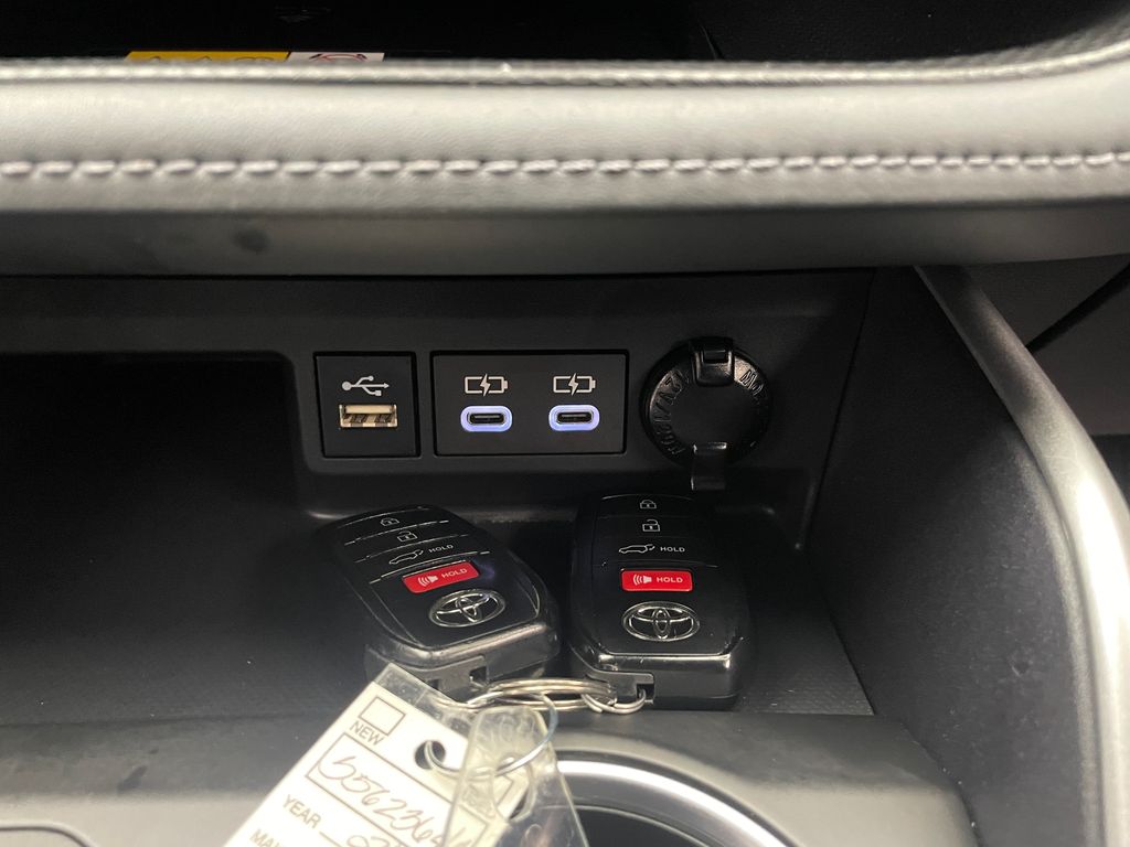 Thumbnail: 2024 Toyota Highlander - 28