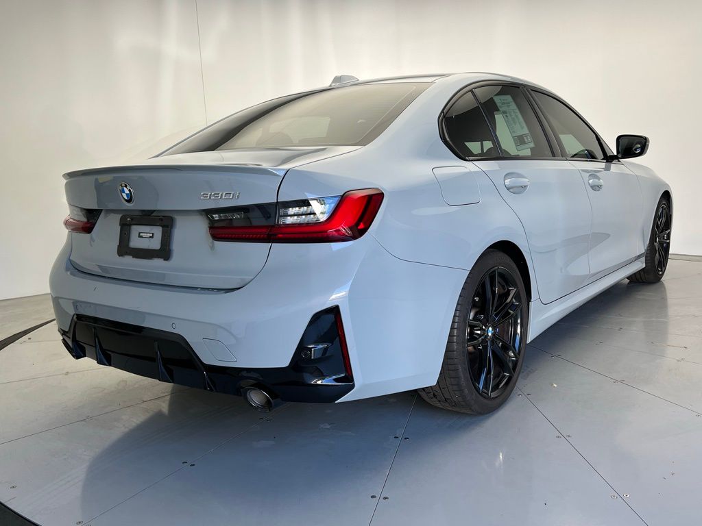 Thumbnail: 2023 BMW 3 Series - 3