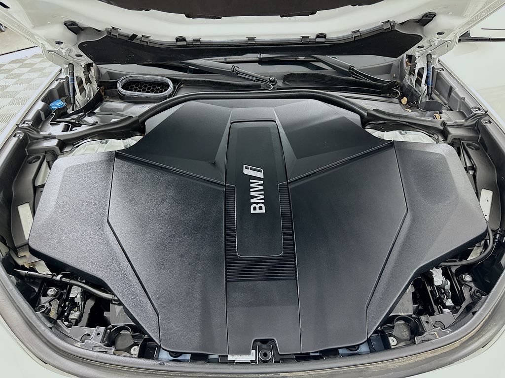 Thumbnail: 2024 BMW i7 - 30