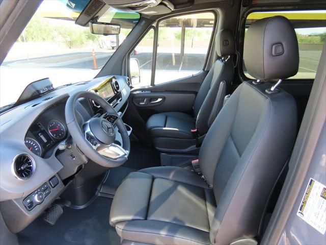 Thumbnail: 2025 Mercedes-Benz Sprinter - 21