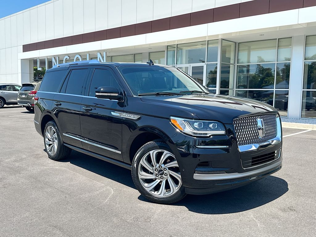 Infinite Black Metallic Clearcoat 2024 Lincoln Navigator Premiere 4WD SUV / Crossover Four-Wheel Drive Automatic
