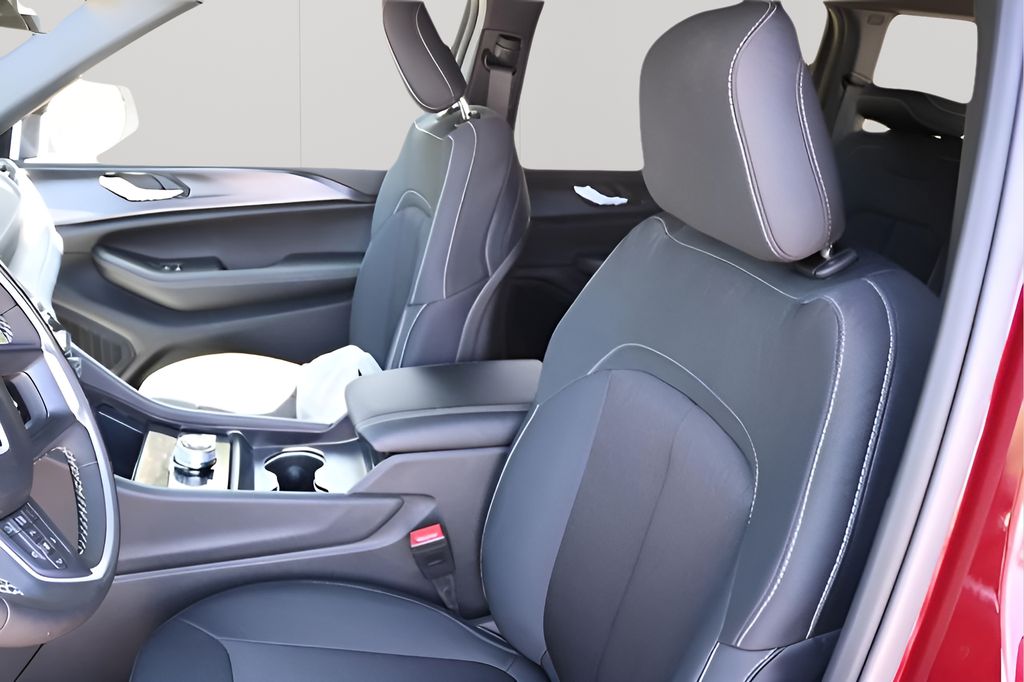 New Car 2025 Jeep Grand Cherokee  Laredo X For Sale Under $30,000 In Austin, Texas