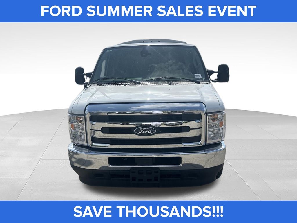 Oxford White 2026 Ford E-Series Chassis Pickup Truck Rear-Wheel Drive 6-Speed Automatic Overdrive