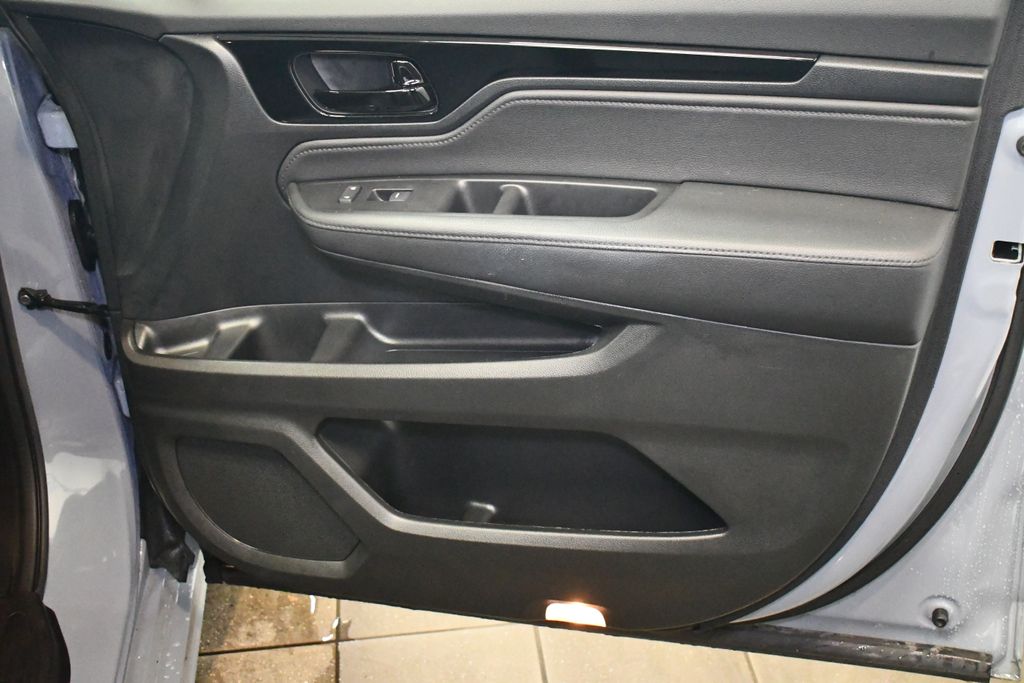 Thumbnail: 2023 Honda Odyssey - 30