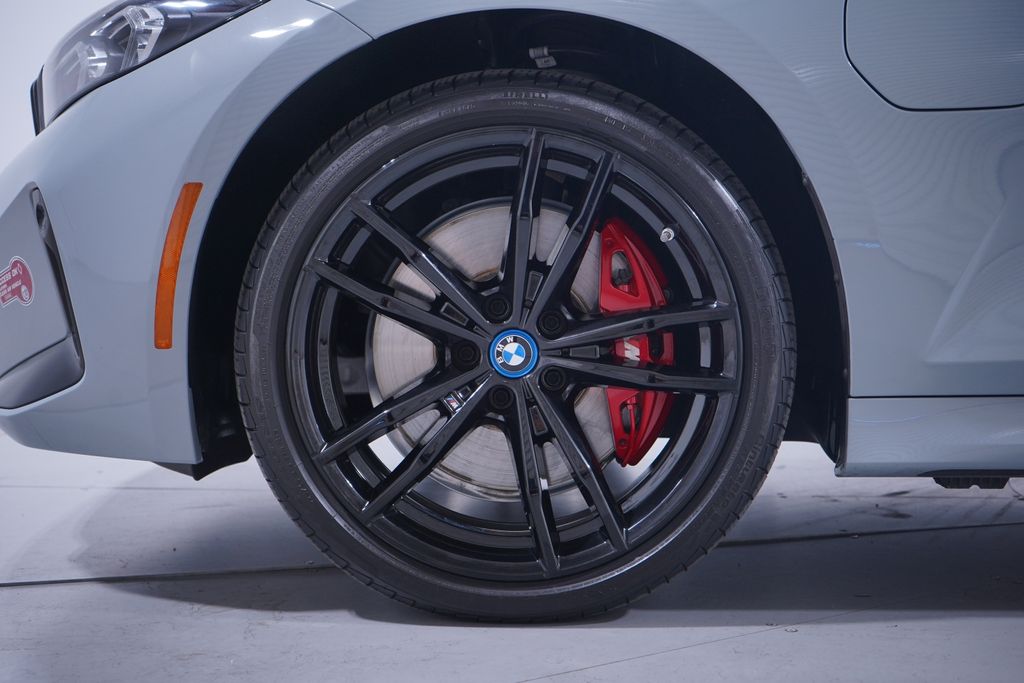 Thumbnail: 2024 BMW 3 Series - 2