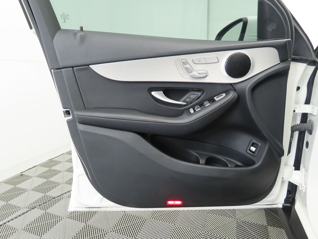 2022 Mercedes-Benz GLC 300 24