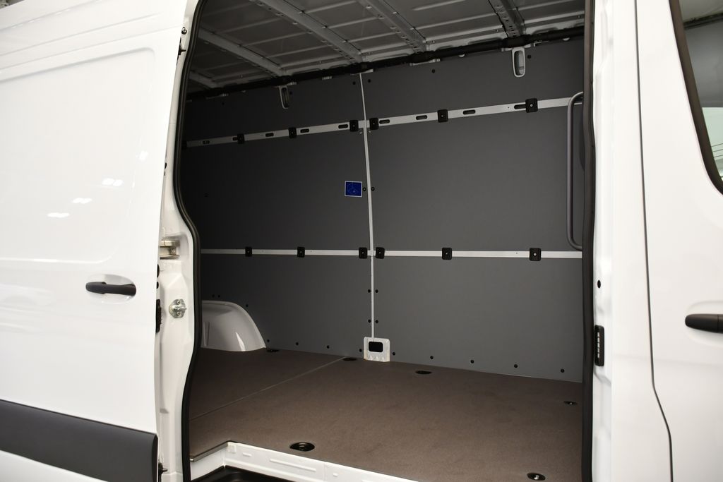 Thumbnail: 2026 Mercedes-Benz Sprinter - 32