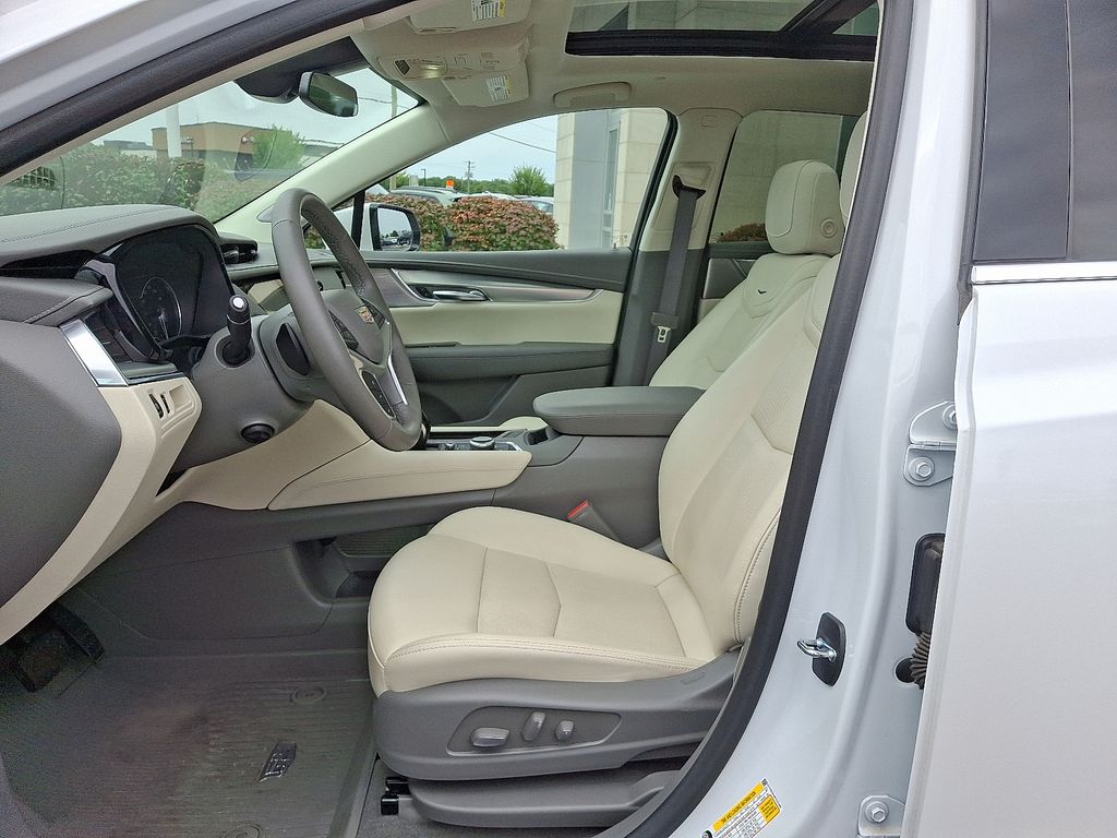 Thumbnail: 2023 Cadillac XT5 - 14