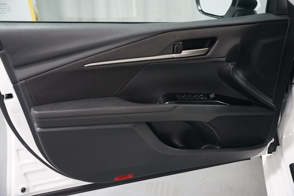 Thumbnail: 2025 Toyota Camry - 11