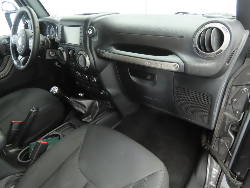 2016 Jeep Wrangler Unlimited Sport 16