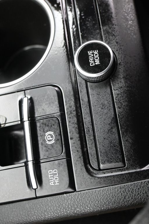 Used 2024 Everlasting Silver Kia LXS image 21