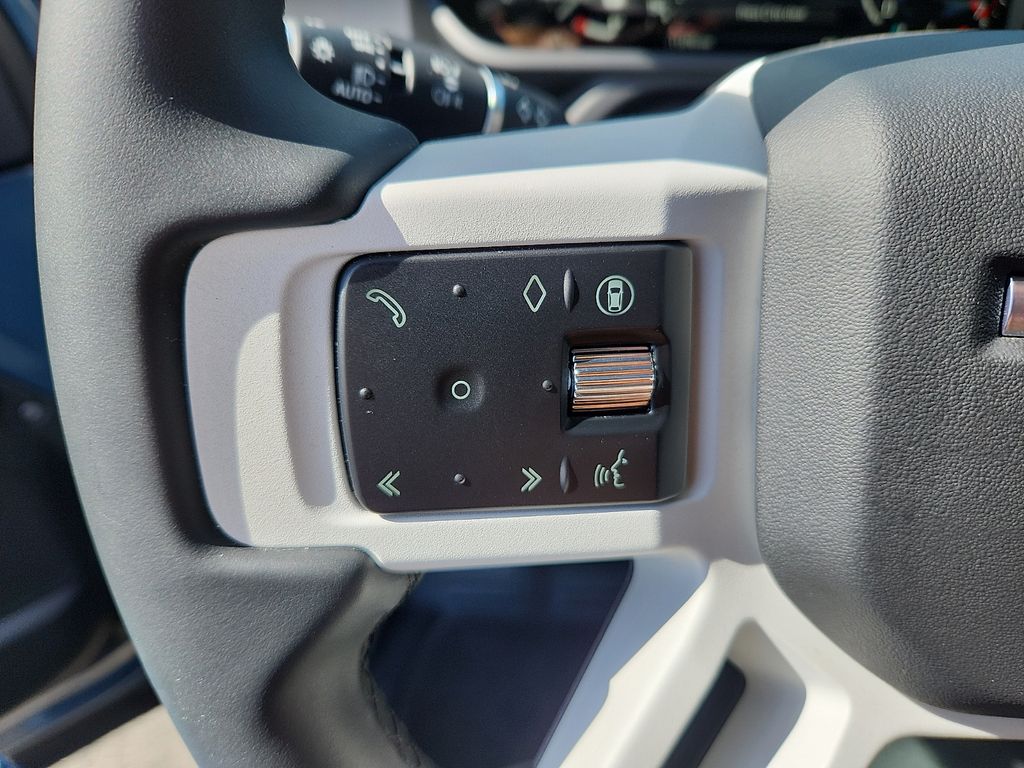 Thumbnail: 2025 Land Rover Defender - 22