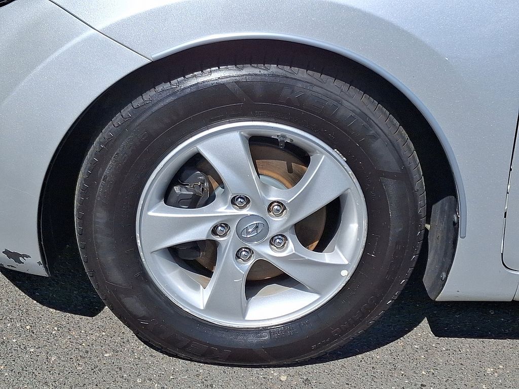 Thumbnail: 2015 Hyundai Elantra - 8