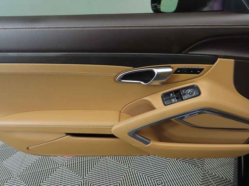 Thumbnail: 2016 Porsche 911 - 25