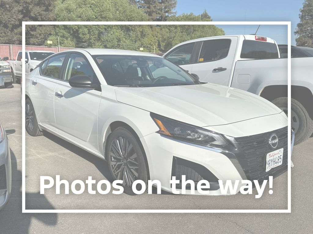 Glacier White 2025 Nissan Altima Sedan Front-Wheel Drive Continuously Variable Transmission