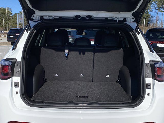 New 2026 White/off-white Jeep Latitude image 22