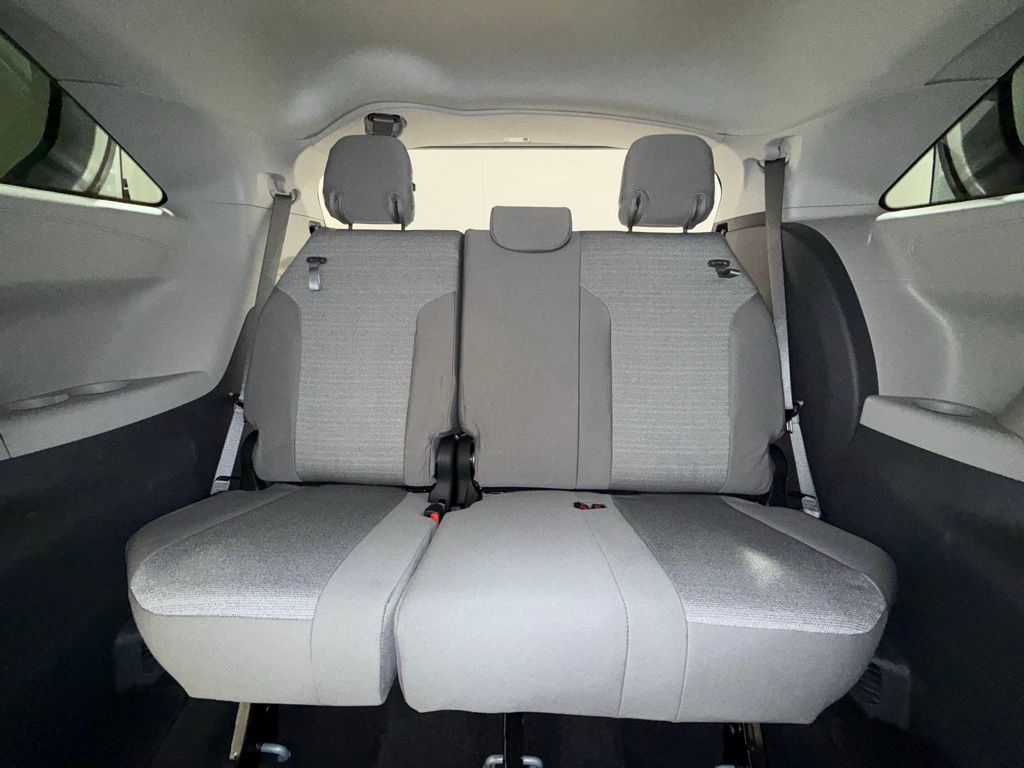 Thumbnail: 2022 Toyota Sienna - 21