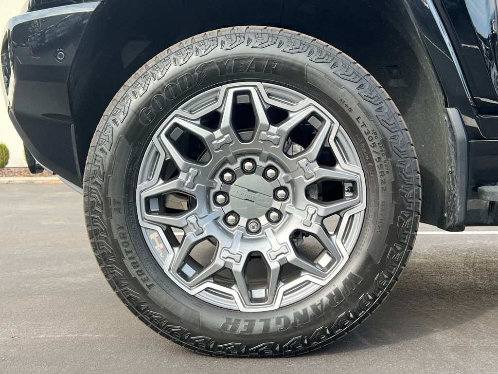 Thumbnail: 2025 GMC Hummer EV - 32