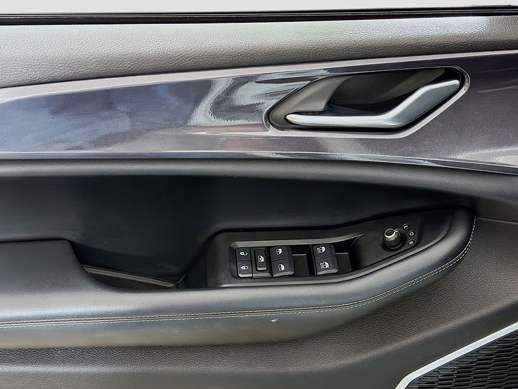 Used 2021 White Jeep Altitude image 31