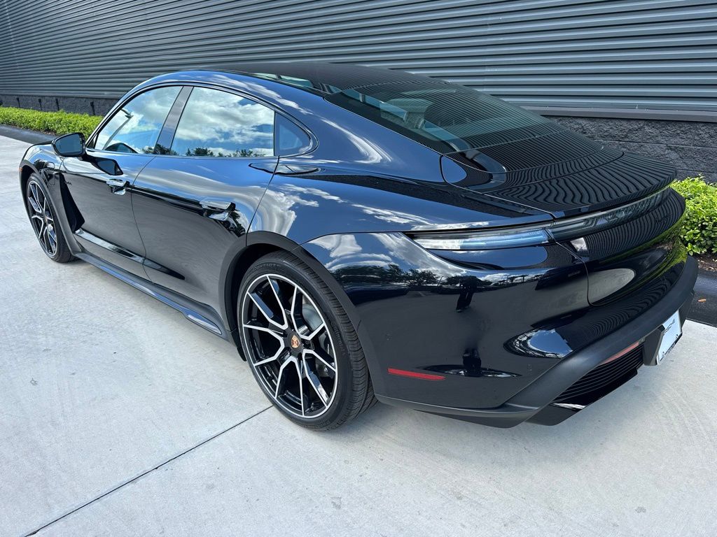 Thumbnail: 2026 Porsche Taycan - 3