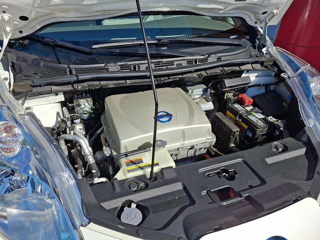 Thumbnail: 2015 Nissan Leaf - 27