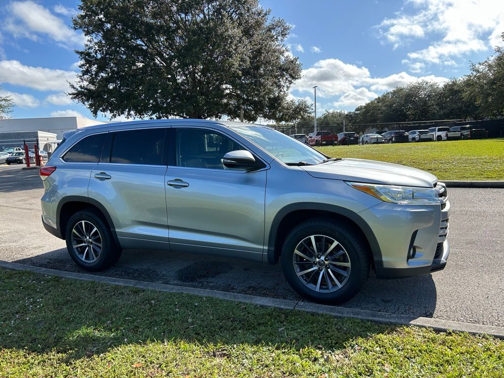 Thumbnail: 2017 Toyota Highlander - 7