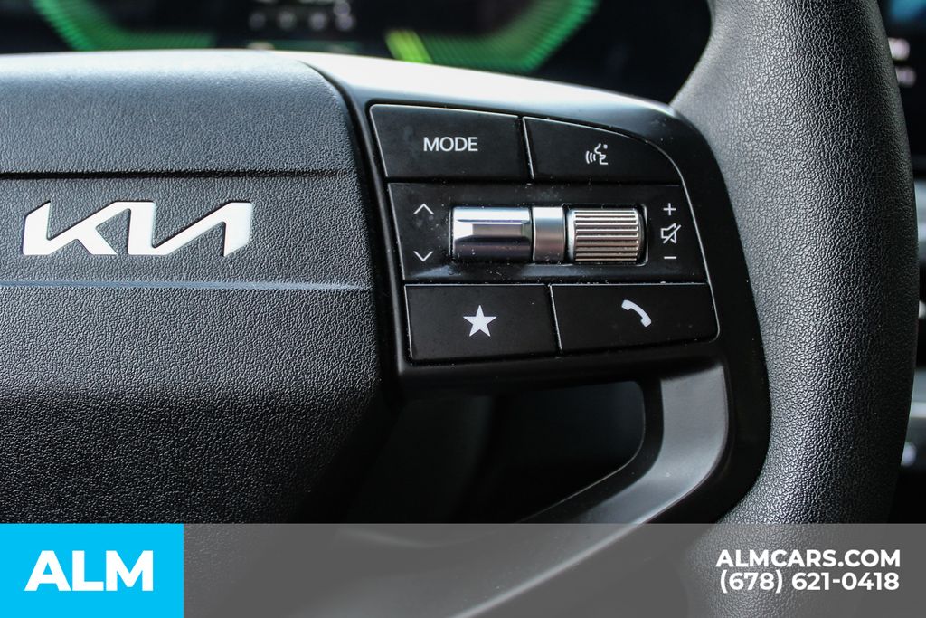 Used 2025 Blue Kia LXS image 27