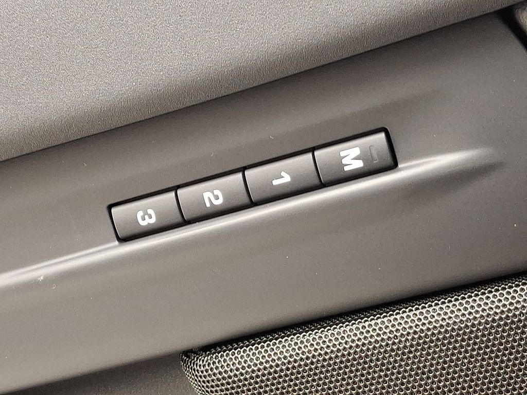 Thumbnail: 2026 Land Rover Range Rover Evoque - 14