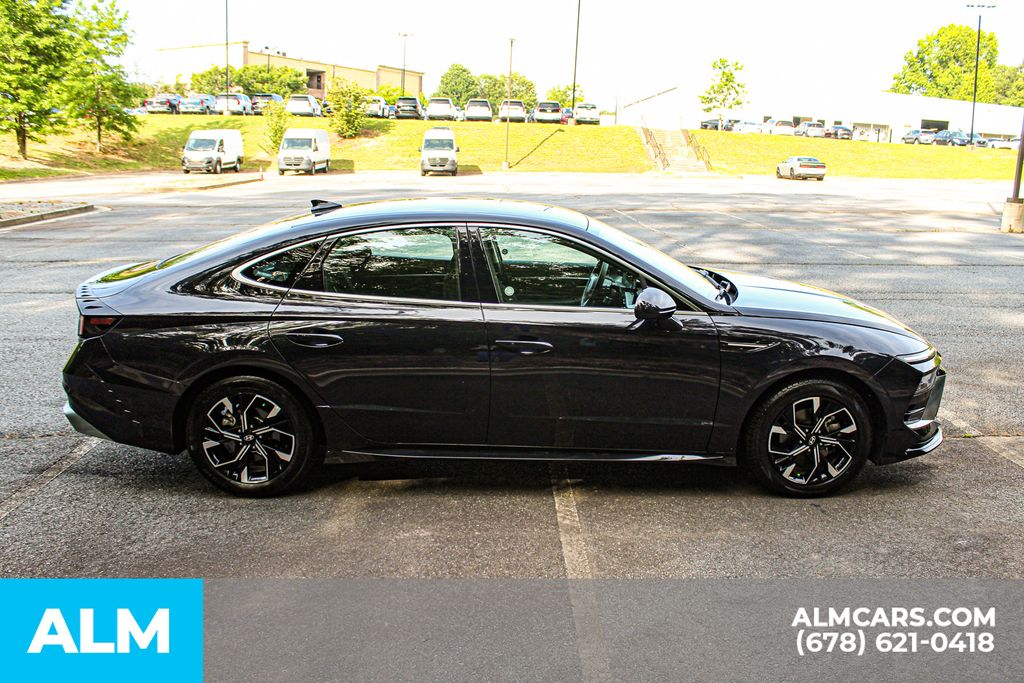 Used 2025 Blue Hyundai SEL image 9