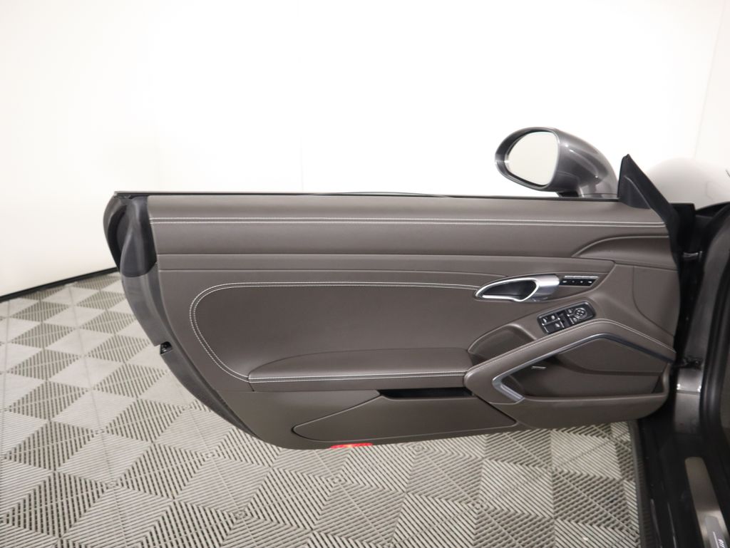 Thumbnail: 2017 Porsche 911 - 30