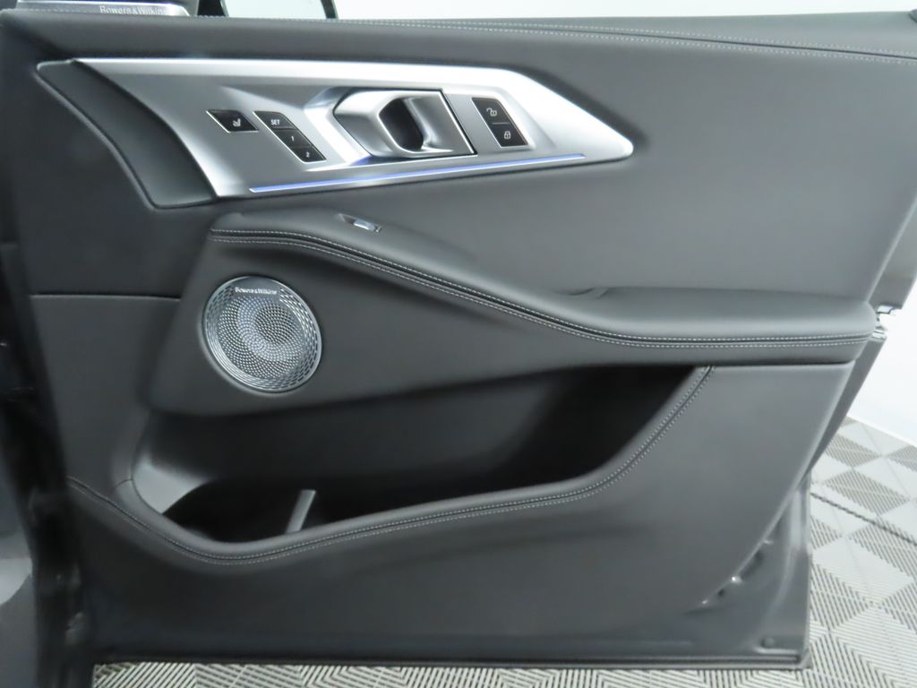2025 BMW XM  26