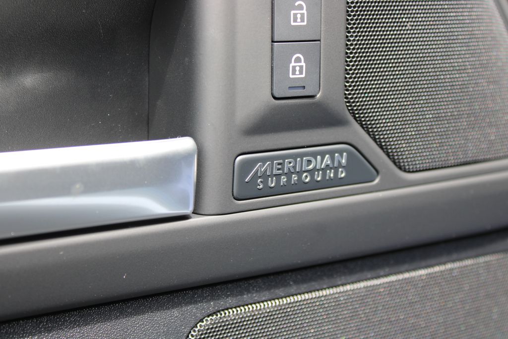 New 2026 Red Land Rover X-Dynamic SE image 11
