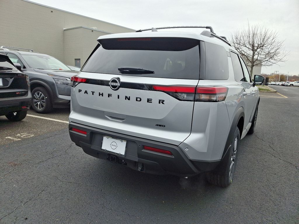 2025 Nissan Pathfinder SV 4