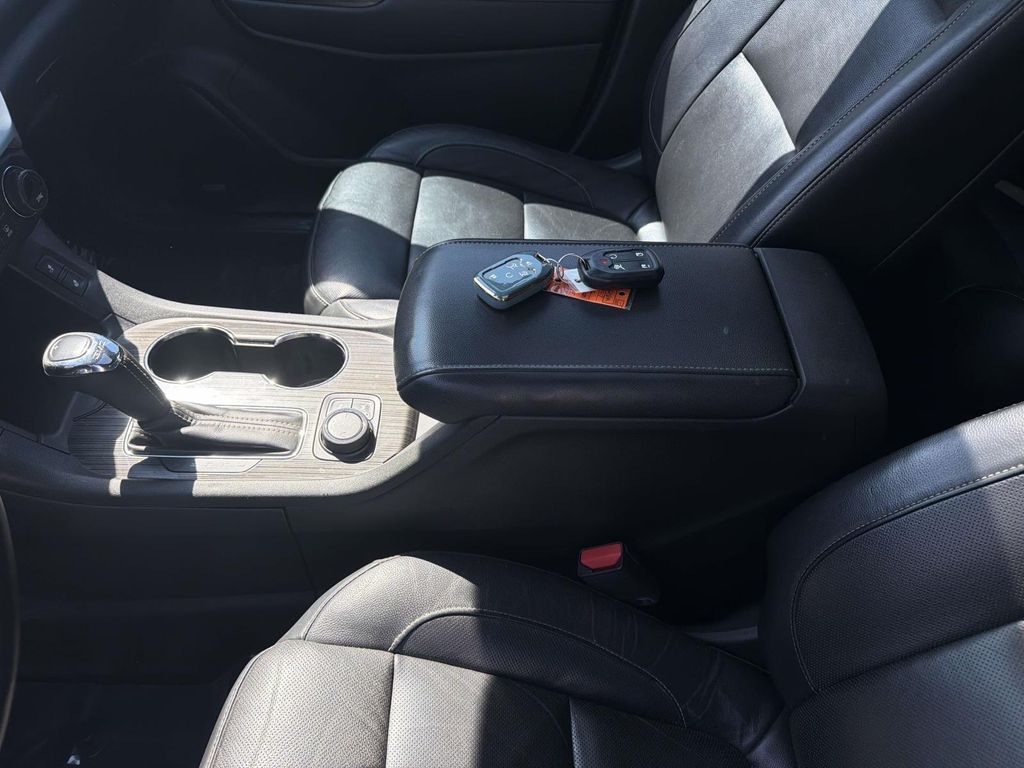 Used 2017 Black GMC SLT-2 image 25