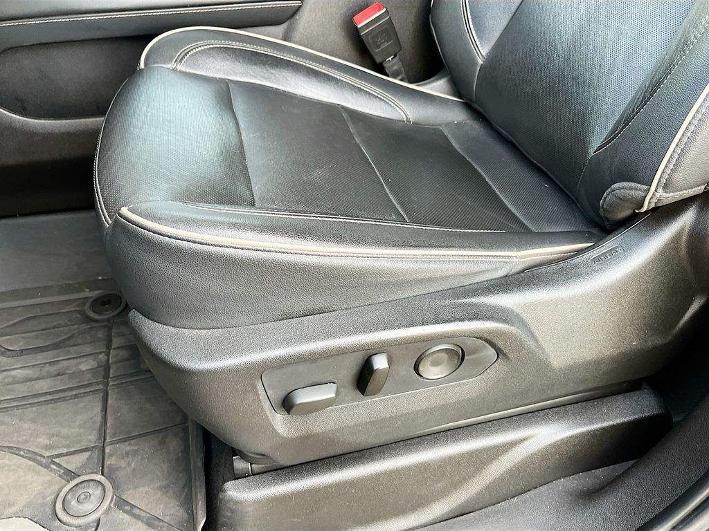 Used 2021 Black Chevrolet Premier image 20
