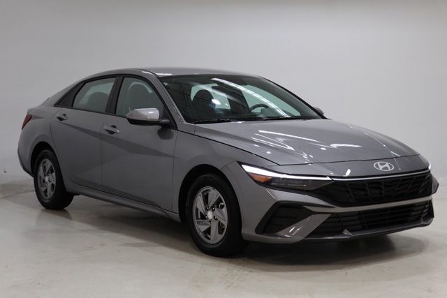 Fluid Metal 2025 Hyundai Elantra Sedan Front-Wheel Drive Continuously Variable Transmission