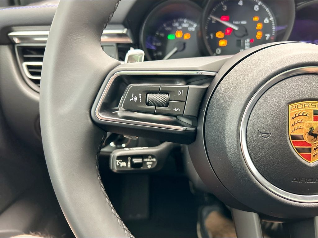 Thumbnail: 2026 Porsche Macan - 14