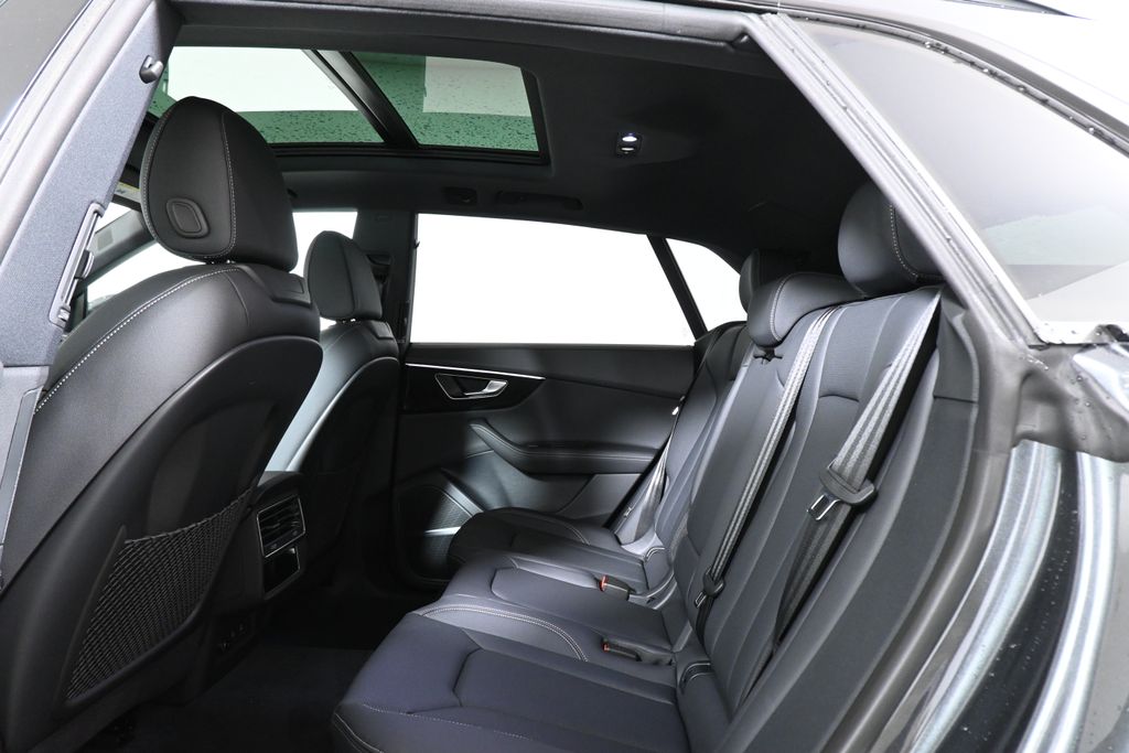 Thumbnail: 2026 Audi Q8 - 28