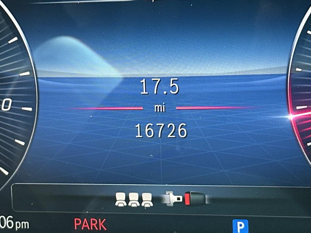 Thumbnail: 2025 Mercedes-Benz GLE - 31
