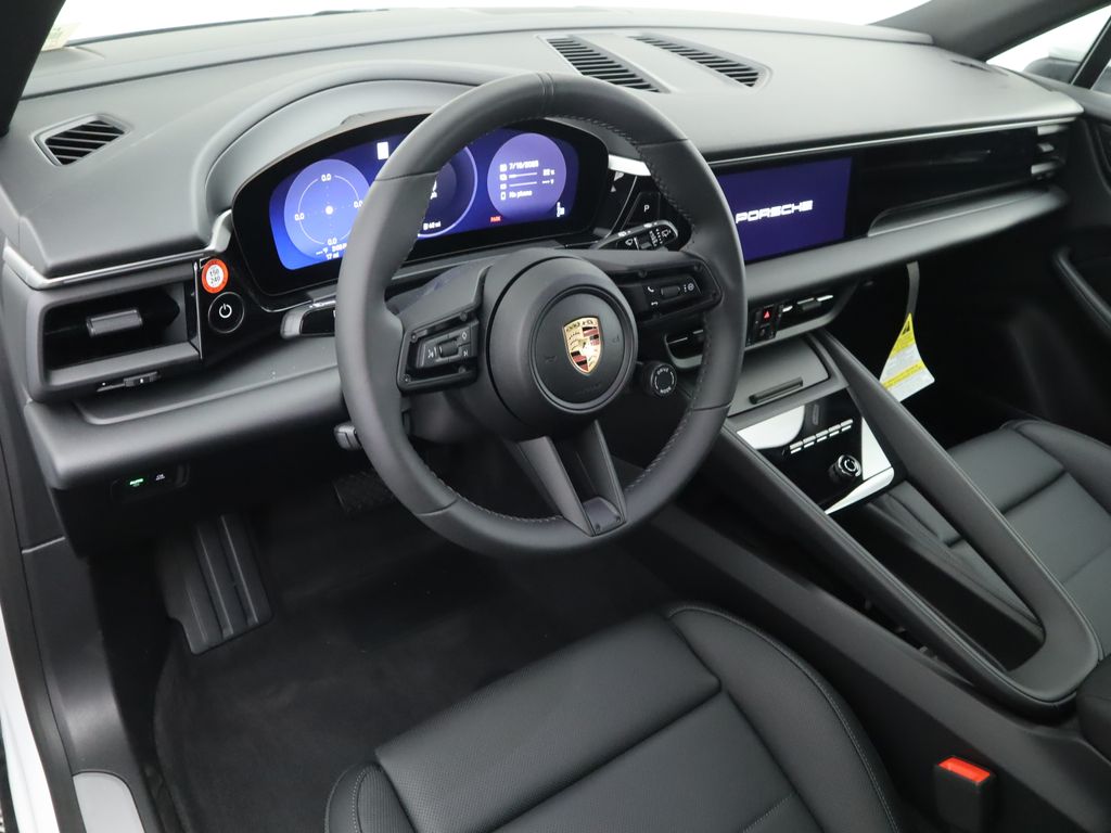 Thumbnail: 2025 Porsche Macan - 4