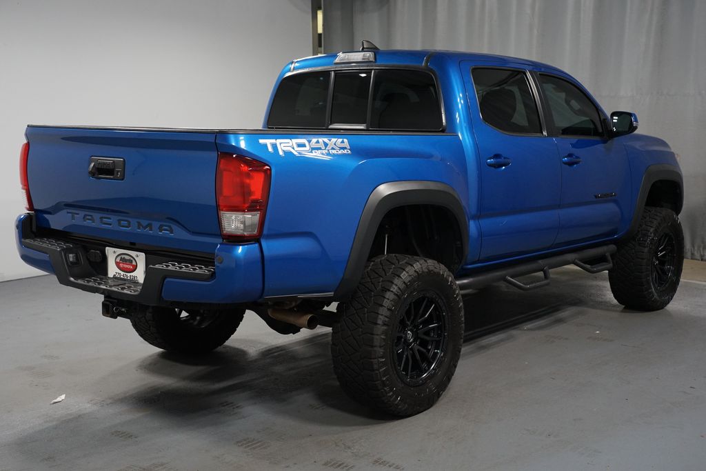 Thumbnail: 2016 Toyota Tacoma - 8
