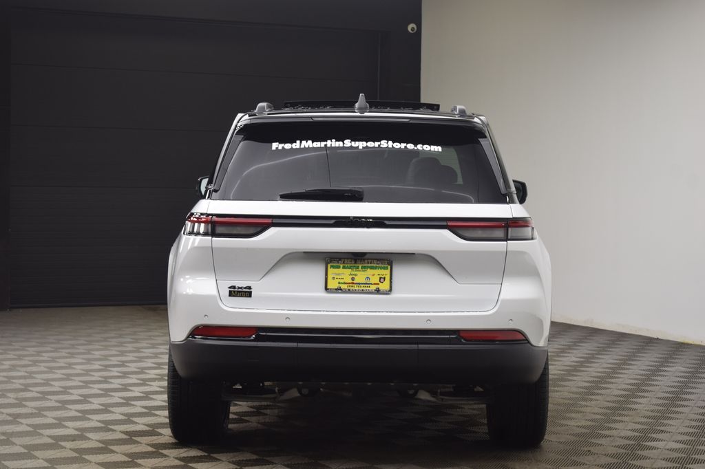 new 2025 Jeep Grand Cherokee car, priced at $50,186