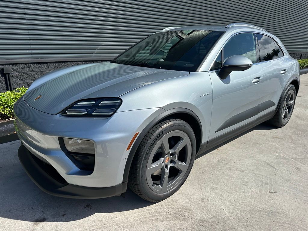 Thumbnail: 2026 Porsche Macan - 7