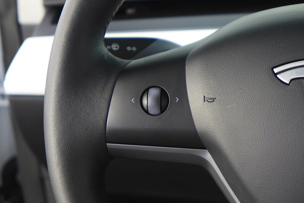 Thumbnail: 2022 Tesla Model 3 - 29