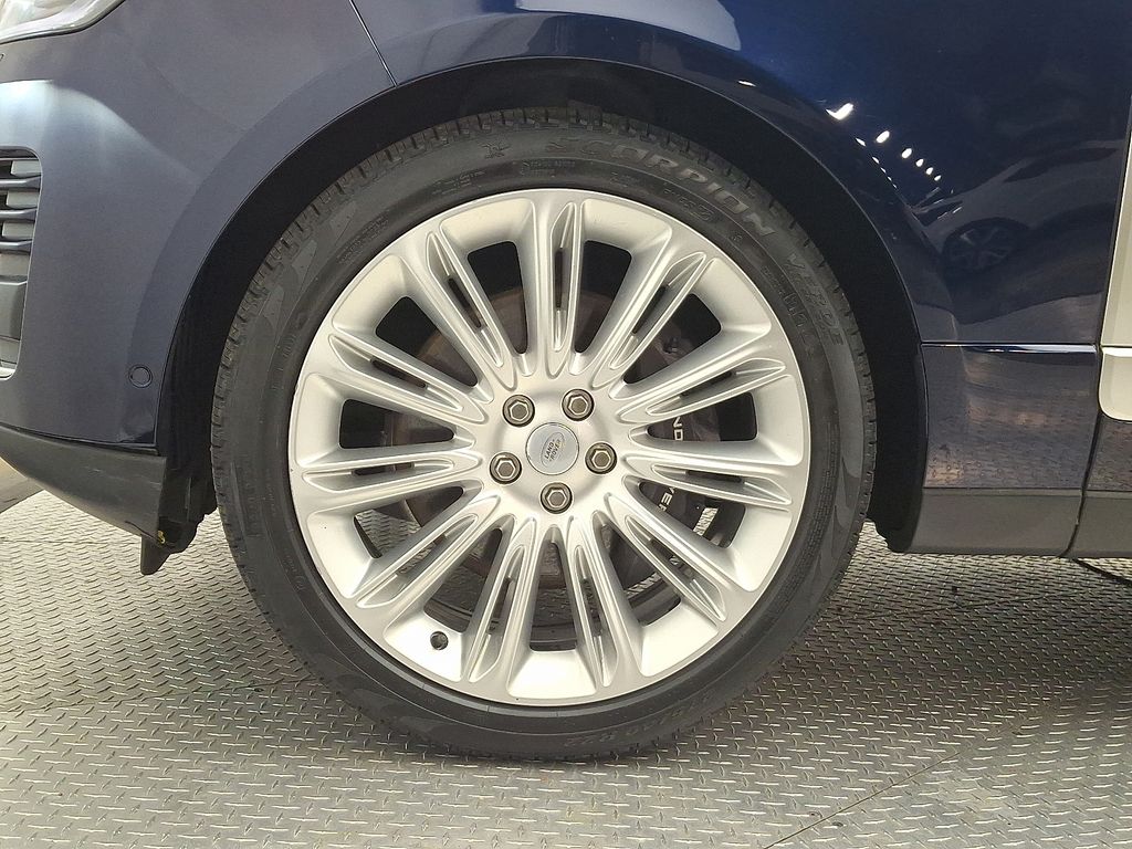 Thumbnail: 2022 Land Rover Range Rover - 8