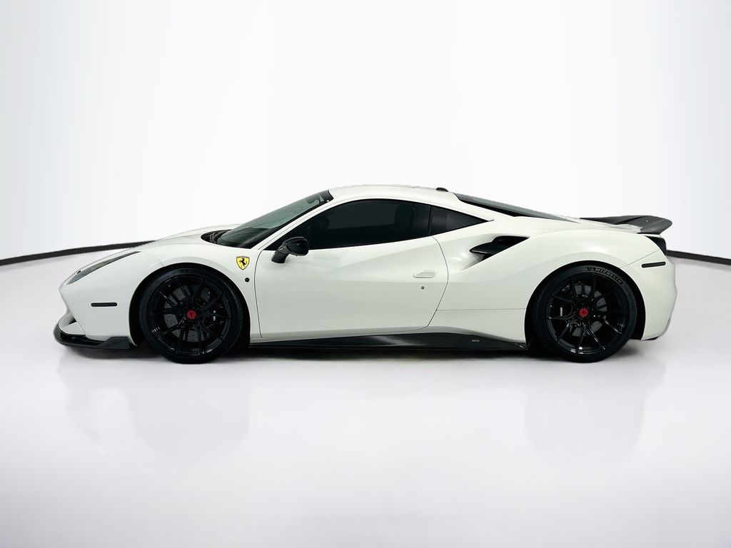 Used 2018 Bianco Avus Ferrari  image 8
