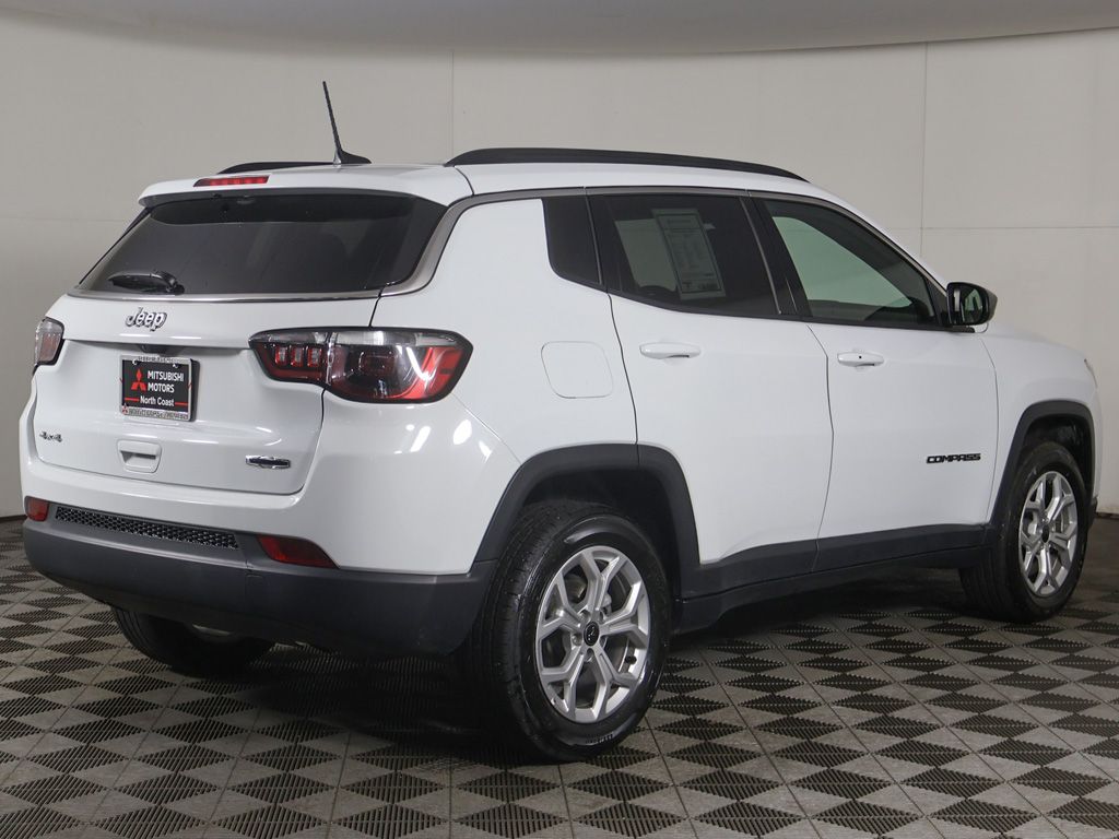 Used 2025 White Jeep Latitude image 9