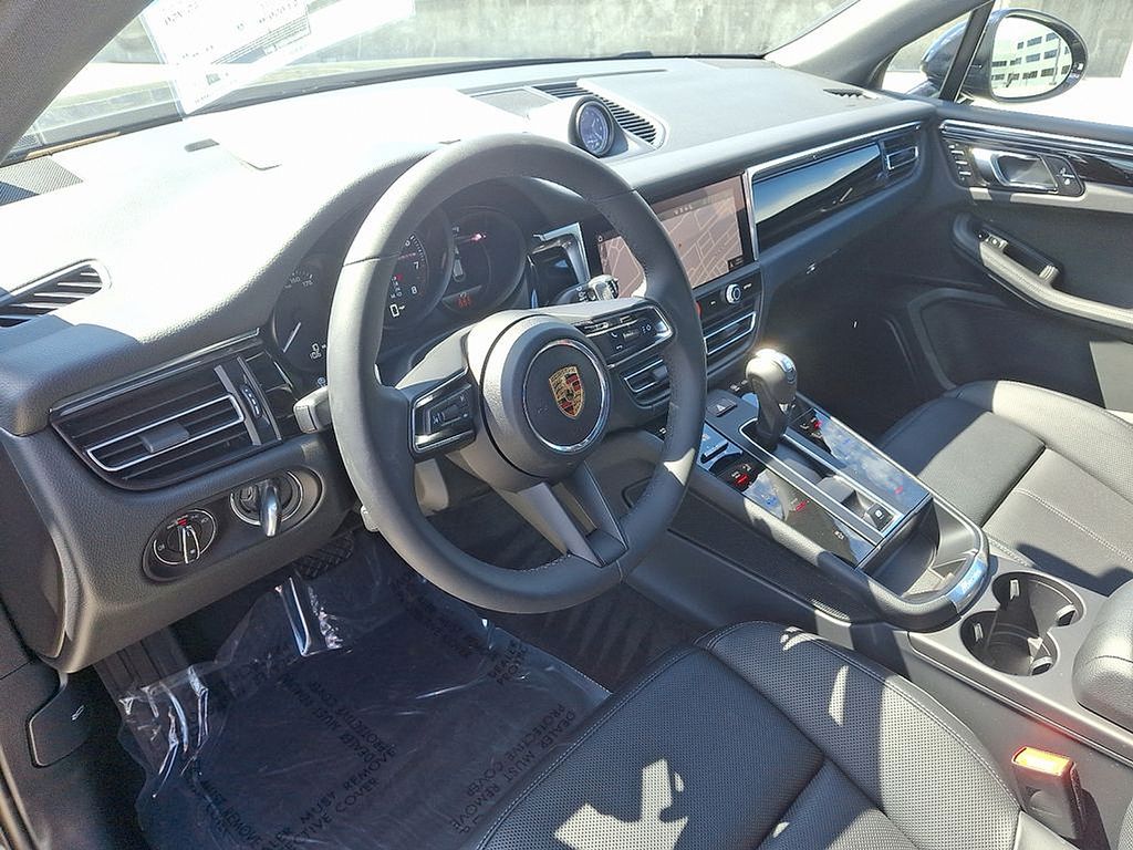 Thumbnail: 2025 Porsche Macan - 4