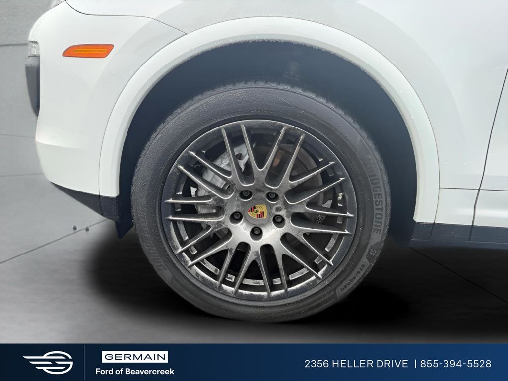 Used 2017 White Porsche Base image 25