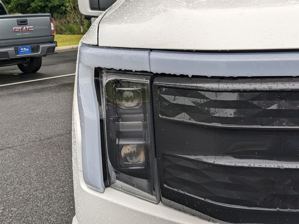 2025 Ford F-150 Lightning Platinum